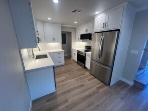 630 Hollenbeck Ave-Unit -1 in Sunnyvale, CA - Building Photo - Building Photo