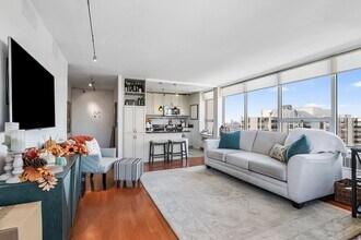 70 W Burton Pl in Chicago, IL - Building Photo - Building Photo