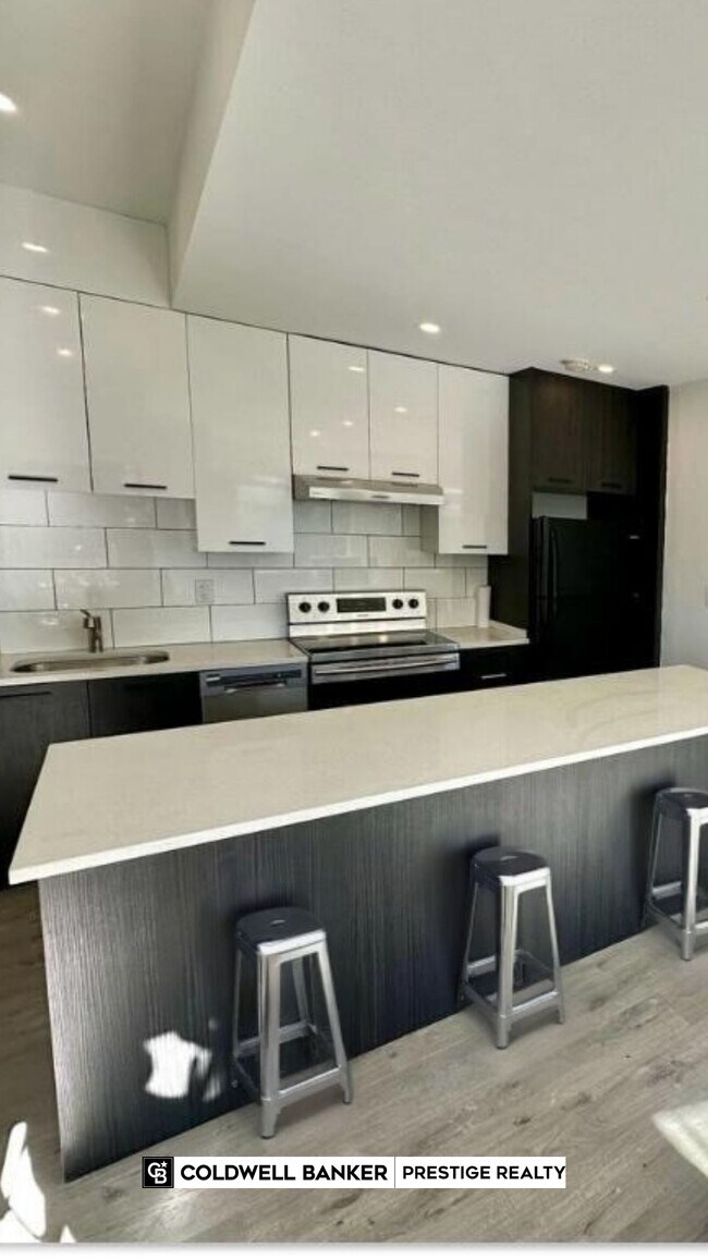 236 Montgomery St in Coquitlam, BC - Building Photo - Building Photo