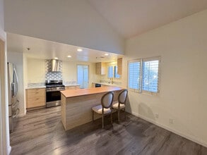 1000 E California Blvd, Unit 301 in Pasadena, CA - Building Photo - Building Photo