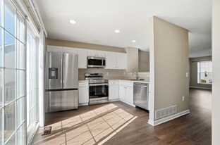 6539 Nottinghill Trail Dr in Canal Winchester, OH - Building Photo