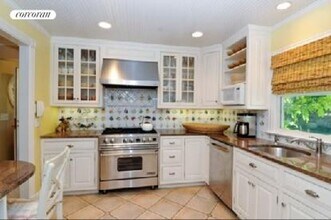 19 Maidstone Ave in East Hampton, NY - Building Photo - Building Photo