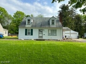 2224 Coral Sea Dr in Youngstown, OH - Building Photo