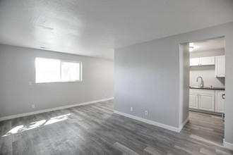 4664 W Arlington Park Dr in West Valley City, UT - Building Photo - Interior Photo