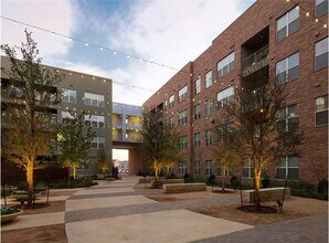 1902 1/2 Simond Ave in Austin, TX - Foto de edificio - Building Photo