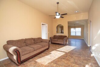 1525 Cozumel Dr in Laredo, TX - Building Photo - Building Photo