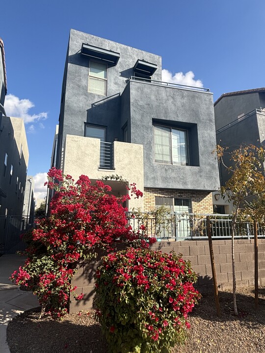 615 E Portland St, Unit 109 in Phoenix, AZ - Building Photo