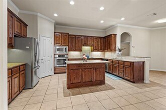 311 Park Crest Ave in Euless, TX - Building Photo - Building Photo