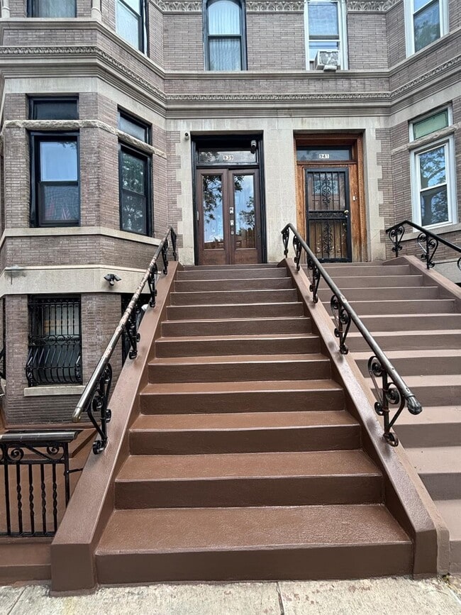 property at 939 E 156th St