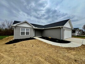 241 Southwind Blvd in Wilmington, OH - Building Photo