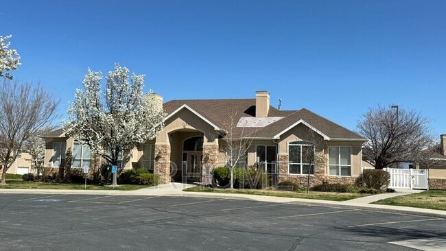7381 Brittany Town Dr in West Jordan, UT - Building Photo - Building Photo