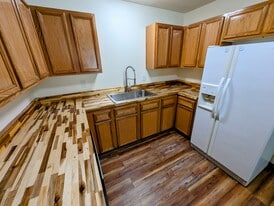 9841 N Lombard St in Portland, OR - Building Photo