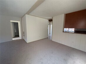 1030 W MacArthur Blvd in Santa Ana, CA - Building Photo - Building Photo