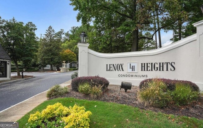 2101 Pine Heights Dr NE in Atlanta, GA - Building Photo - Building Photo