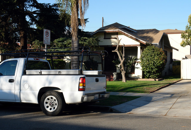 825 S Myrtle Ave in Inglewood, CA - Building Photo - Building Photo