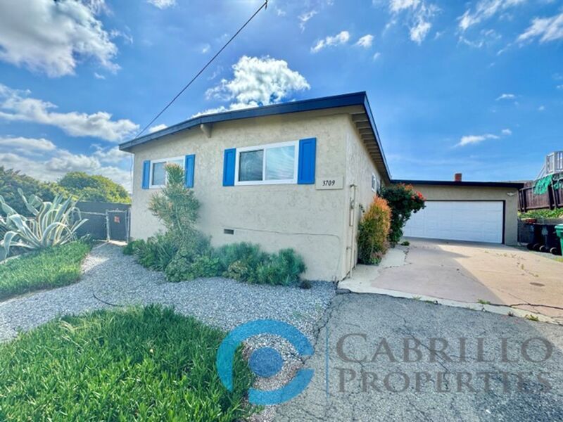 3707 Cedar St in San Diego, CA - Building Photo