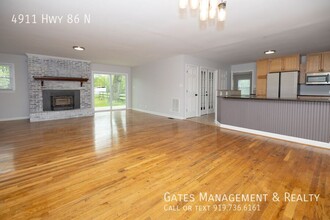 4911 NC-86 in Hillsborough, NC - Foto de edificio - Building Photo