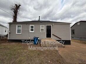 8138 Blanchard Dr in Berkeley, MO - Building Photo - Building Photo