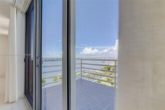1541 Brickell Ave in Miami, FL - Building Photo - Building Photo