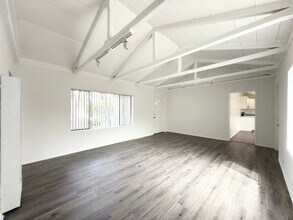 548 Brooks St-Unit -B in Oceanside, CA - Building Photo - Building Photo