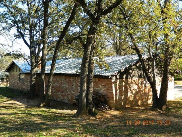 132 Stonegate Ct in Bedford, TX - Building Photo