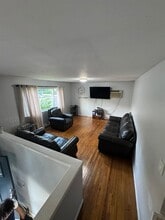 2 Mortell Ct in Babylon, NY - Building Photo - Building Photo