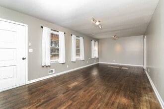 24 Chestnut Dr in Newnan, GA - Building Photo - Building Photo