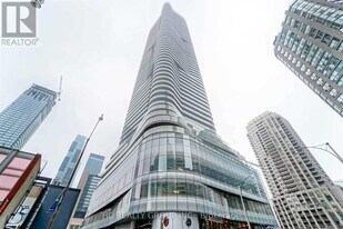 11 Wellesley St W in Toronto, ON - Building Photo