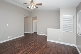 8240 10 Gallon Ct in Las Vegas, NV - Building Photo - Building Photo