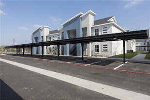 7 N 15th Pl in Edinburg, TX - Building Photo