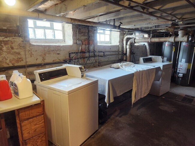 2404 W Superior St, Unit 2E in Chicago, IL - Building Photo - Building Photo