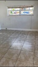 2970 NW 15th St-Unit -B in Miami, FL - Building Photo - Building Photo