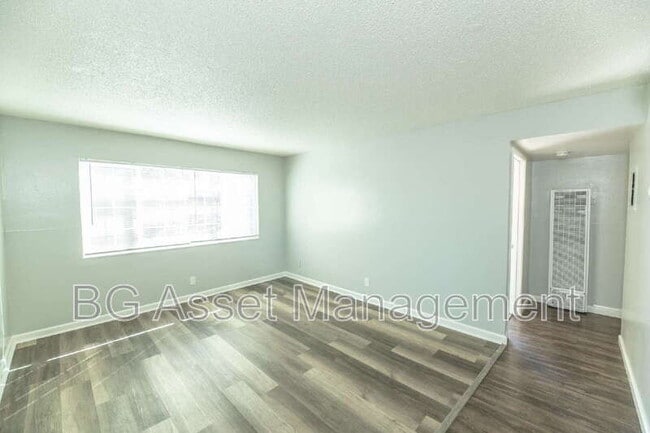 1922 Ethan Way in Sacramento, CA - Building Photo - Building Photo