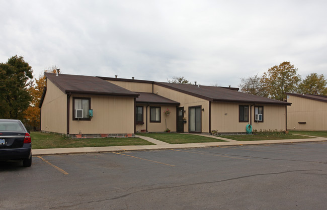 Wellington Farms Apartments in Charlotte, MI - Building Photo - Building Photo