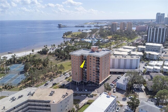 1120 N Shore Dr NE in St. Petersburg, FL - Building Photo - Building Photo