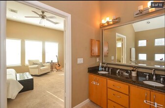 3010 Caroline St in Houston, TX - Building Photo - Building Photo