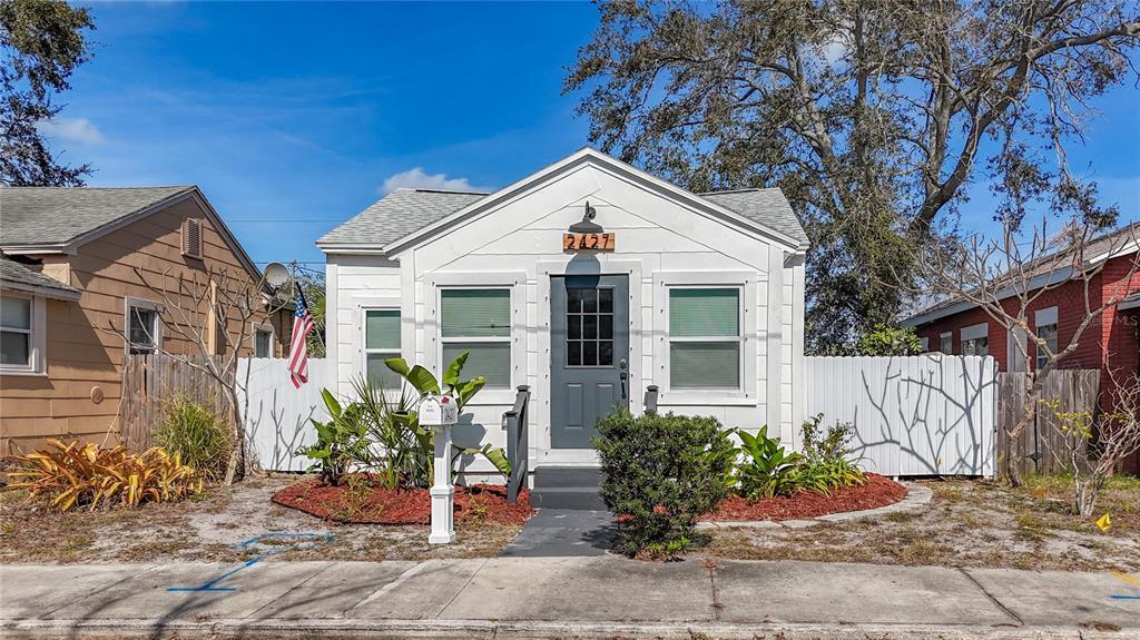 2427 10th Ave S in St. Petersburg, FL - Building Photo