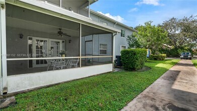 7554 Stirling Rd in Hollywood, FL - Building Photo - Building Photo