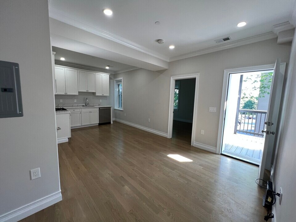 14 Mount Hood Rd, Unit 6 in Boston, MA - Foto de edificio