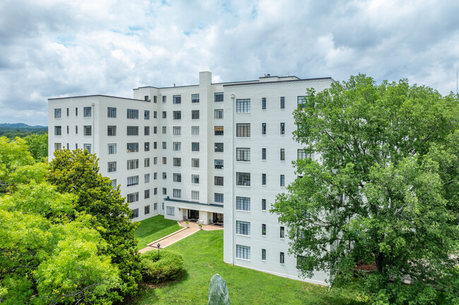 Royal Oaks Tower in Nashville, TN - Foto de edificio - Building Photo