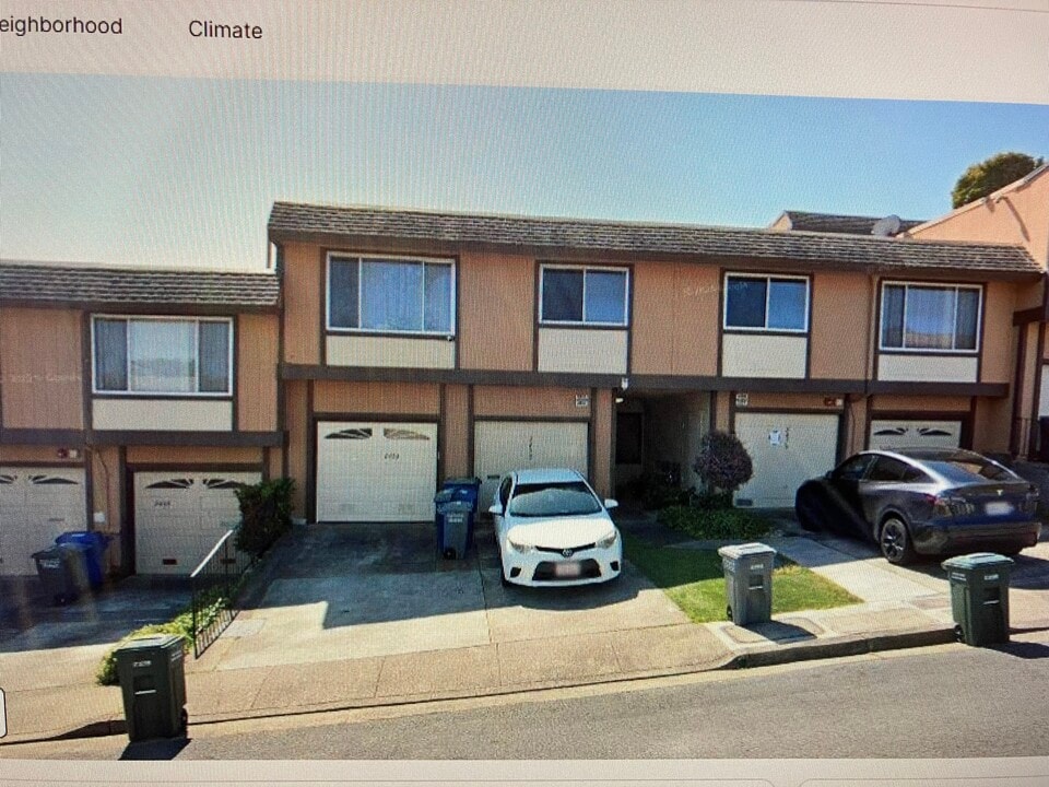 2455 Rowntree Way in South San Francisco, CA - Building Photo