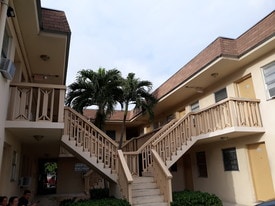 995 W 29th St, Unit 204 in Hialeah, FL - Building Photo
