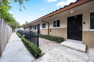 404 SE 16th St in Fort Lauderdale, FL - Foto de edificio - Building Photo