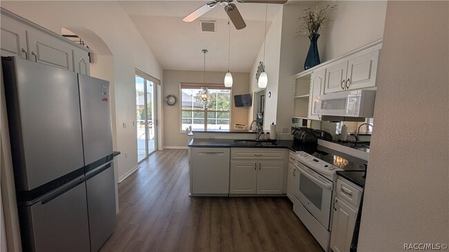 property at 174 W Romany Loop