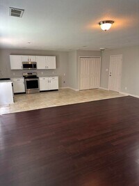 186 Cloverbrook Dr photo'