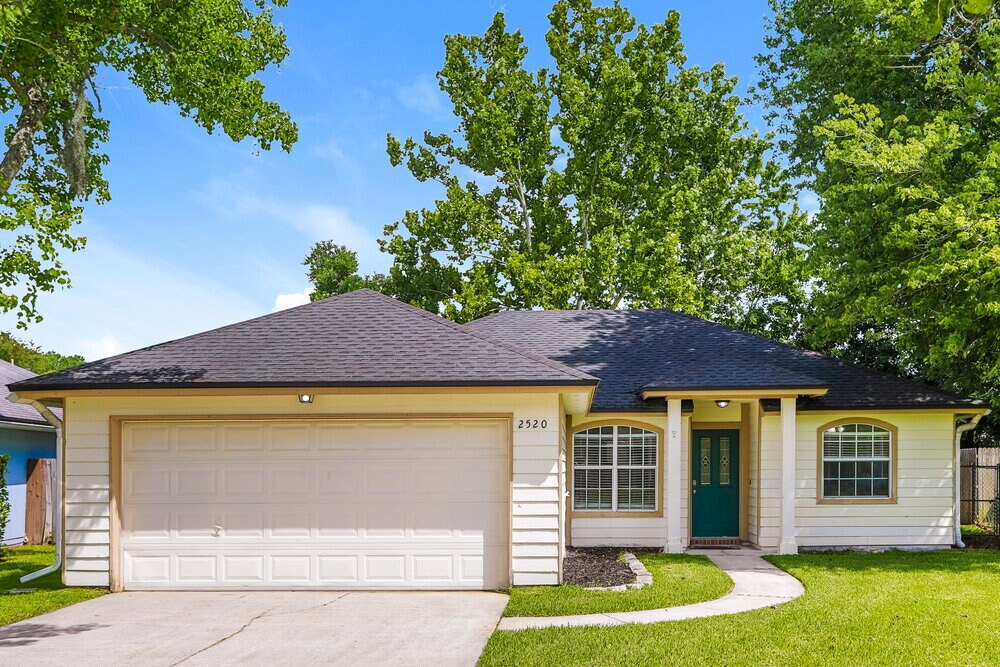 2520 Ambrosia Dr in Middleburg, FL - Building Photo
