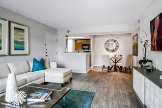 Vue at 1400 in West Palm Beach, FL - Building Photo - Interior Photo