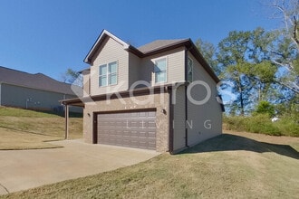 44 Maple Leaf Dr in Lincoln, AL - Foto de edificio - Building Photo