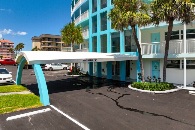 Crossway Condos in Cocoa Beach, FL - Building Photo - Building Photo