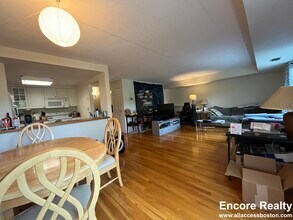 1243 Beacon St, Unit 3B in Brookline, MA - Building Photo - Building Photo